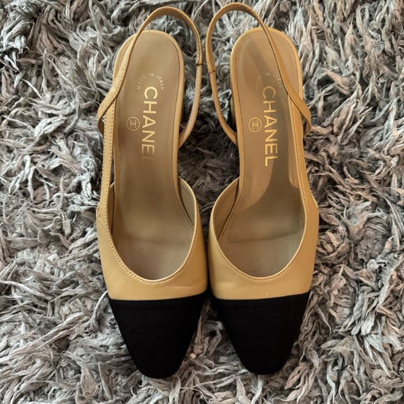 CHANEL Women's Tan and Black Heels - Picture 1 of 8